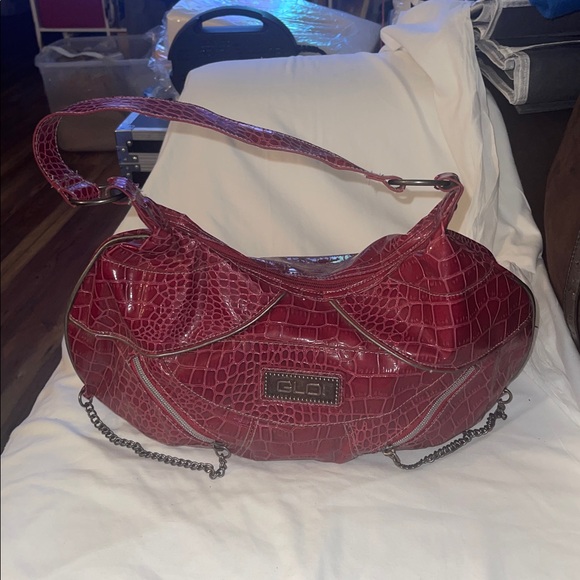 GLO Red Crocodile-Embossed Shoulder Bag - Picture 10 of 13
